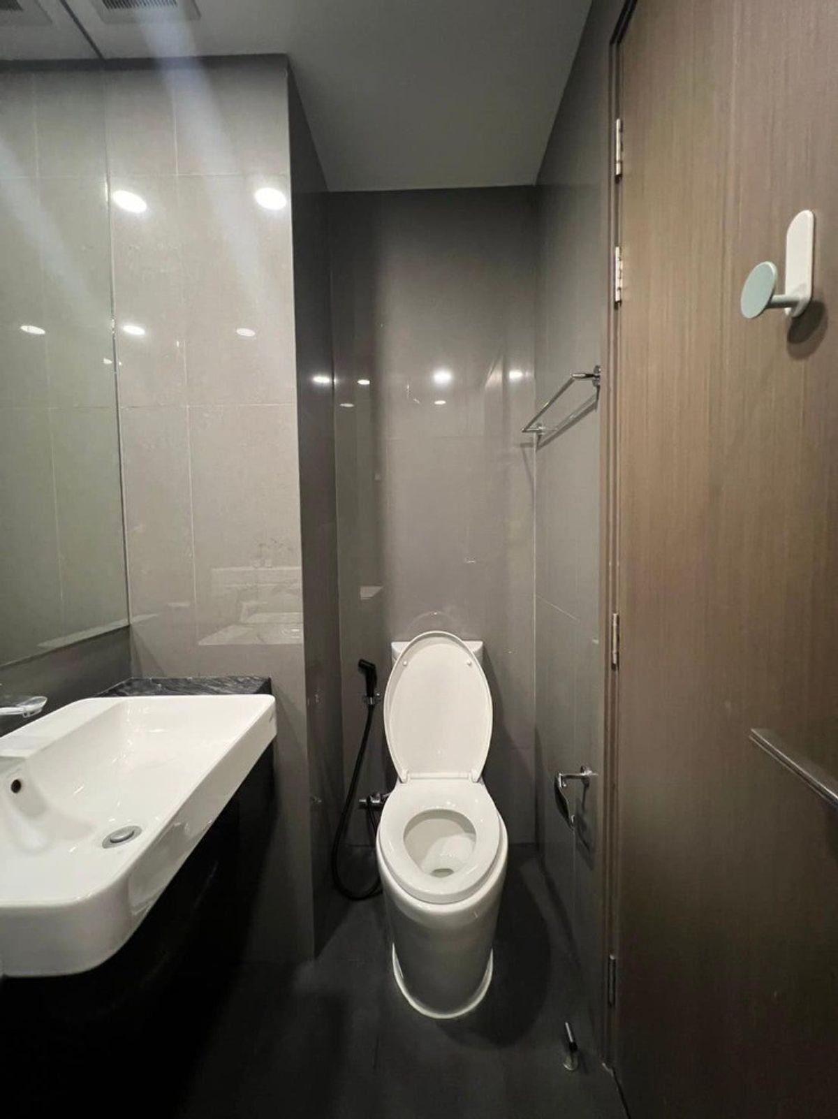 ขายคอนโดสยาม จุฬา สามย่าน : Ashton Chula Silom【𝐒𝐄𝐋𝐋】🔥คาแรกเตอร์เฉพาะตัว เหมาะสำหรับคนที่มองหาห้องที่มีเอกลักษณ์🔥  ติดต่อไลน์ไอดี: @hacondo