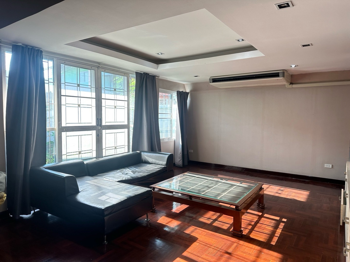 ให้เช่าบ้านรัชดา ห้วยขวาง : บ้านเดี่ยวลาดพร้าว 80 / 3 ห้องนอน 3 ห้องน้ำ /55,000