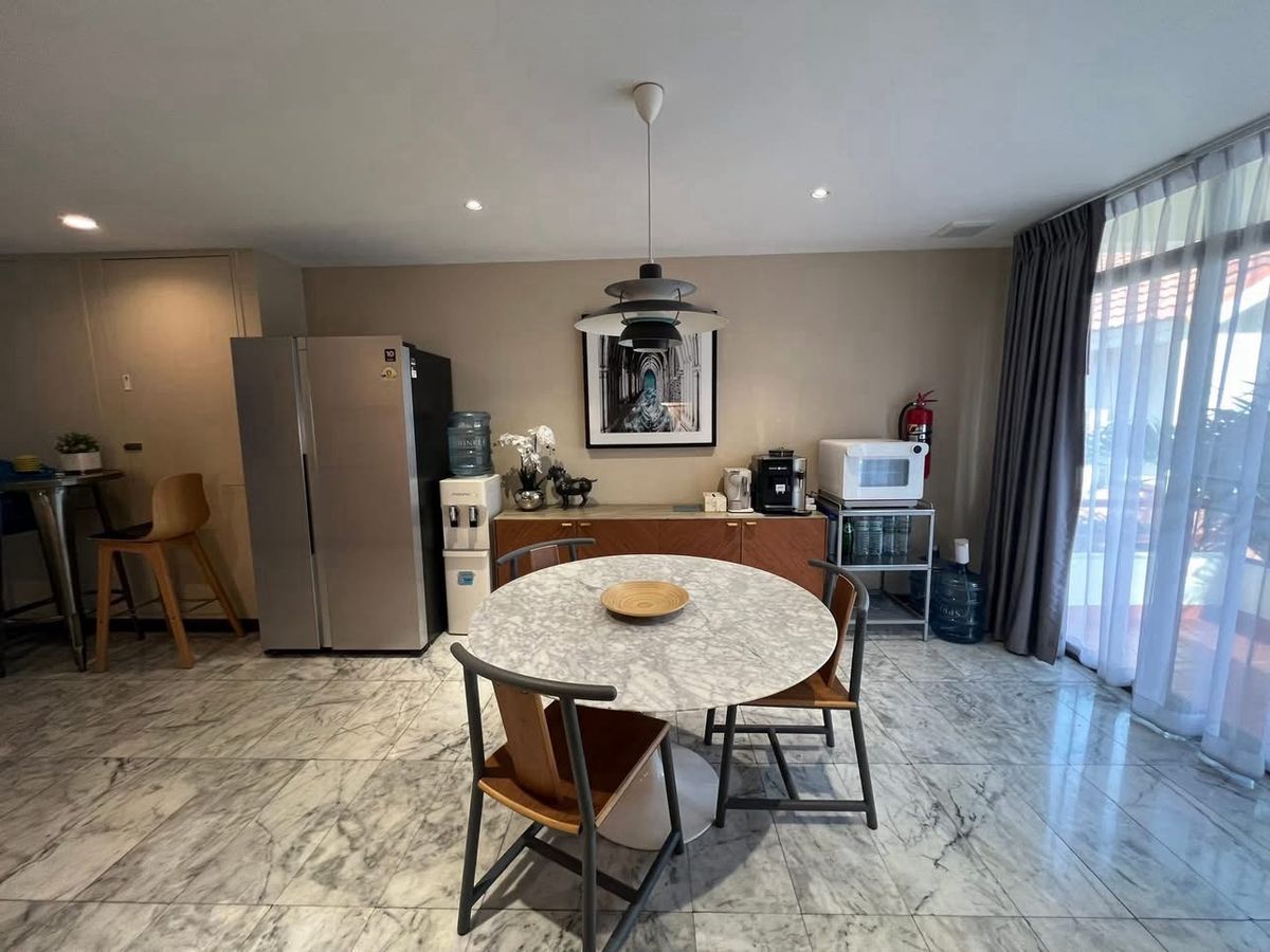 For RentTownhomePattanakan, Srinakarin : 📢👇 Baan Green Town, 5 storey townhouse, pool view, fully furnished, ready to move in