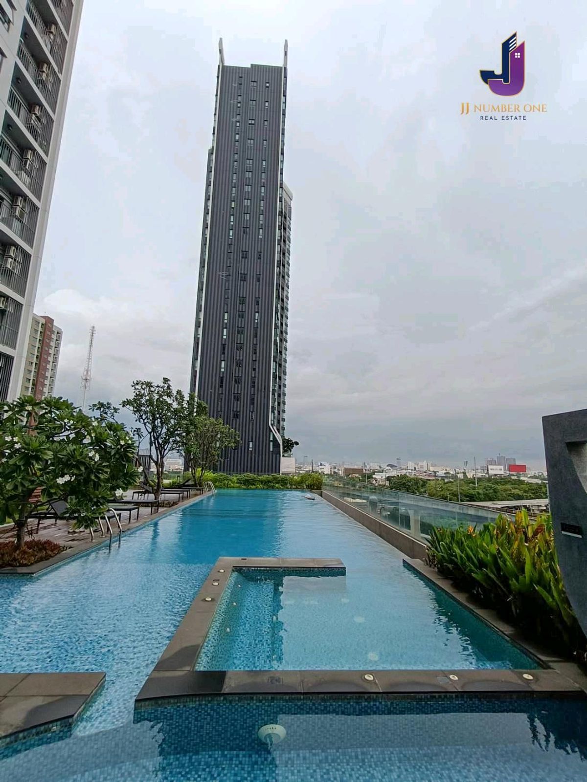 For RentCondoPattanakan, Srinakarin : Condo near the train, new room, complete with rent immediately