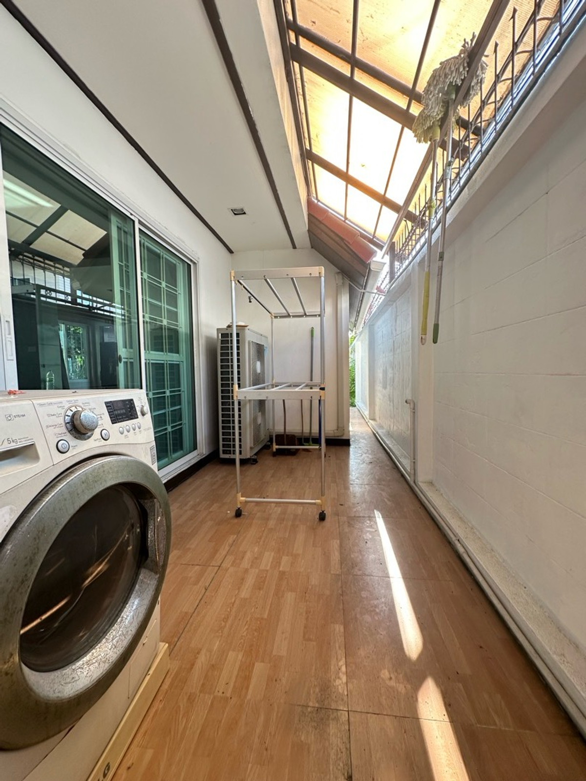 ให้เช่าบ้านรัชดา ห้วยขวาง : บ้านเดี่ยวลาดพร้าว 80 / 3 ห้องนอน 3 ห้องน้ำ /55,000