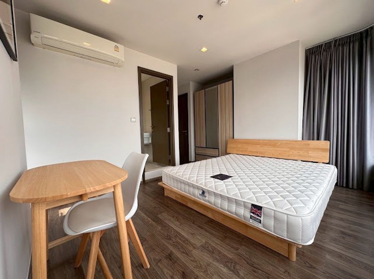 ให้เช่าคอนโดลาดพร้าว เซ็นทรัลลาดพร้าว : 66 ตร.ม ชั้น 37 ( Two bedroom) บรรยากาศดีมาก ร่มรื่น ต้นไม้เยอะ มีสระว่ายน้ำ 3 สระโซนออกกำลังกายด้านนอก เปิด 24 ชม. เหมาะกับวิถีชีวิตคนเมืองมากๆ เดินทางสะดวก @ไลฟ์ ลาดพร้าว แวลลีย์