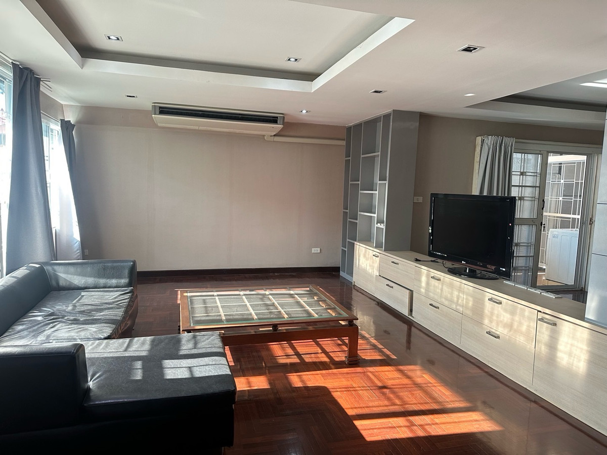 ให้เช่าบ้านรัชดา ห้วยขวาง : บ้านเดี่ยวลาดพร้าว 80 / 3 ห้องนอน 3 ห้องน้ำ /55,000