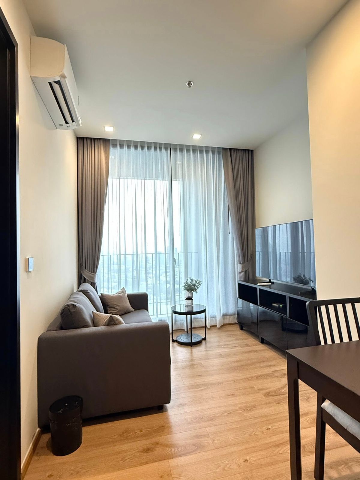 For RentCondoAri,Anusaowaree : Rent RR956 NOBLE AROUND ARI. Beautiful room, complete furniture near the Ari BTS BTS.