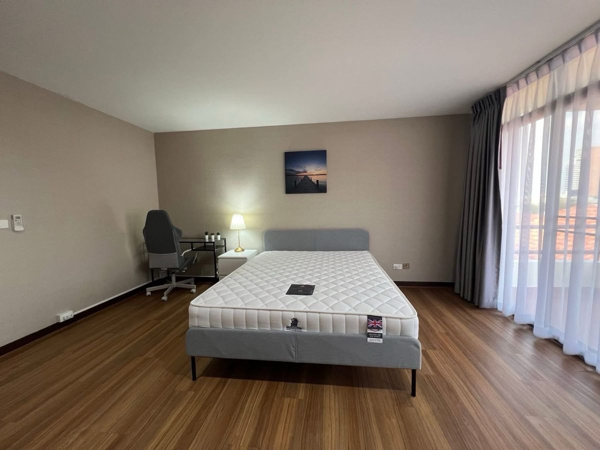 For RentTownhomePattanakan, Srinakarin : 📢👇 Baan Green Town, 5 storey townhouse, pool view, fully furnished, ready to move in