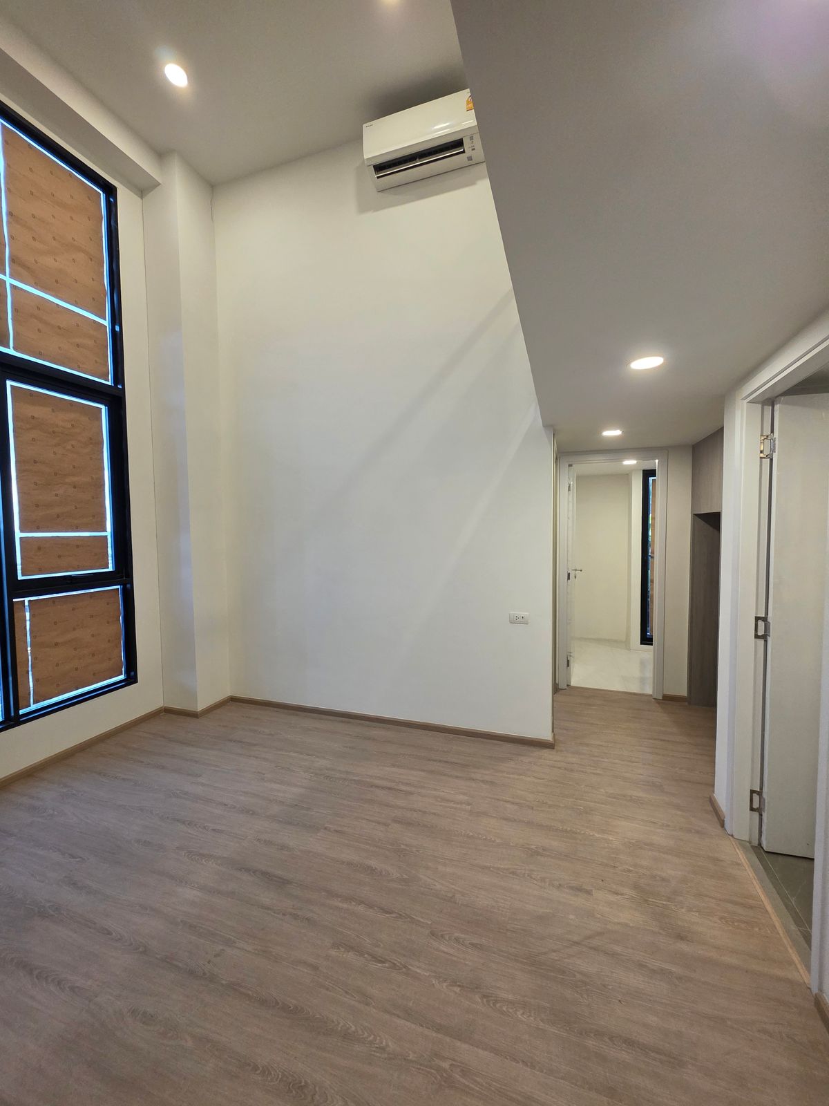 For SaleCondoRattanathibet, Sanambinna : Condo near Rapc 1, high ceiling, large room, corner room, the same pool view, the central is dropped at a special price of 3.99 million baht only