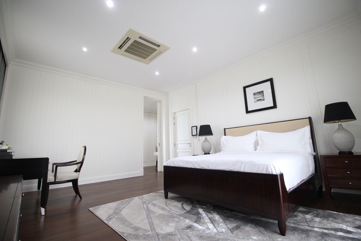 For RentHouseBangna, Bearing, Lasalle : RH090725 Luxury 2-story detached house for rent/sale 4 bedrooms NARASIRI BANGNA near Mega Bangna