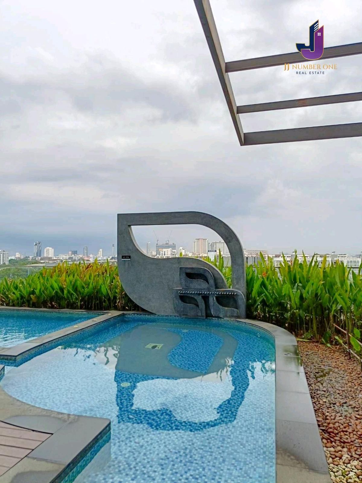 For RentCondoPattanakan, Srinakarin : Condo near the train, new room, complete with rent immediately