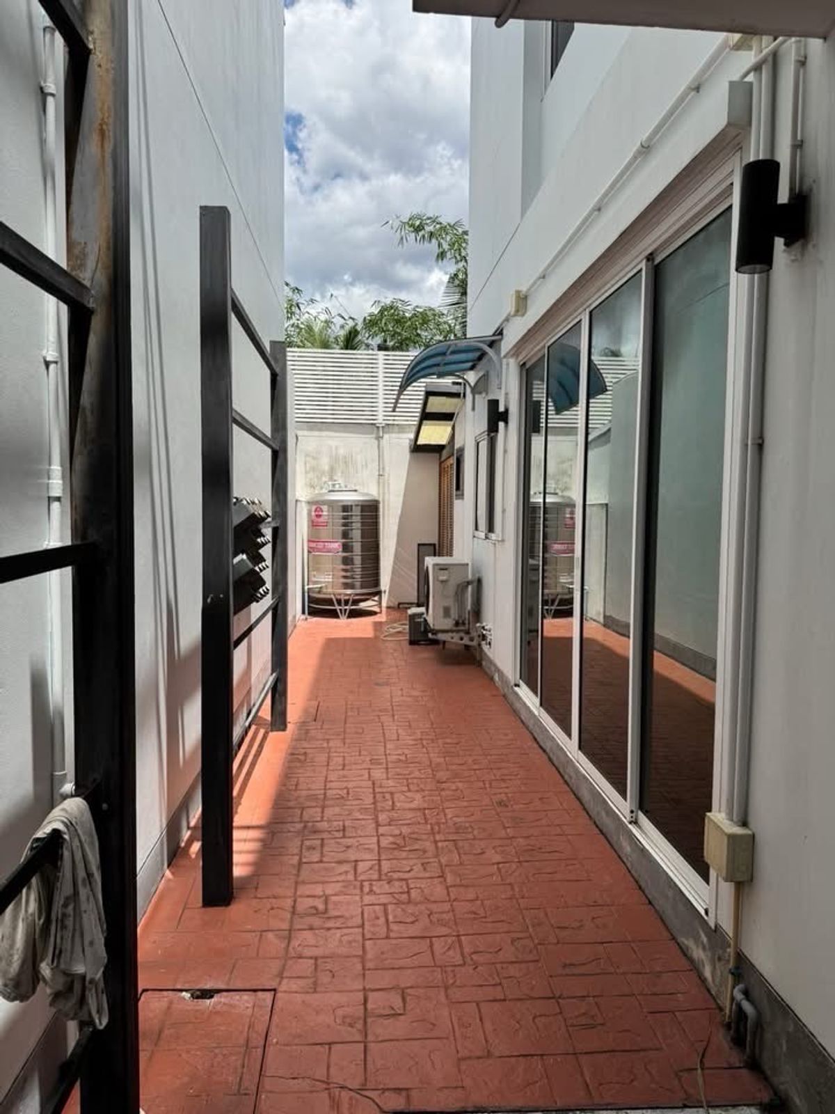 For SaleHousePattanakan, Srinakarin : House for sale Nirvana Beyond Rama 9 - Ramkhamhaeng 240 SQ.M 3 Bed 3 Bath, only 18.9 MB !!! Contact 086-795-9997 (Jimmy)