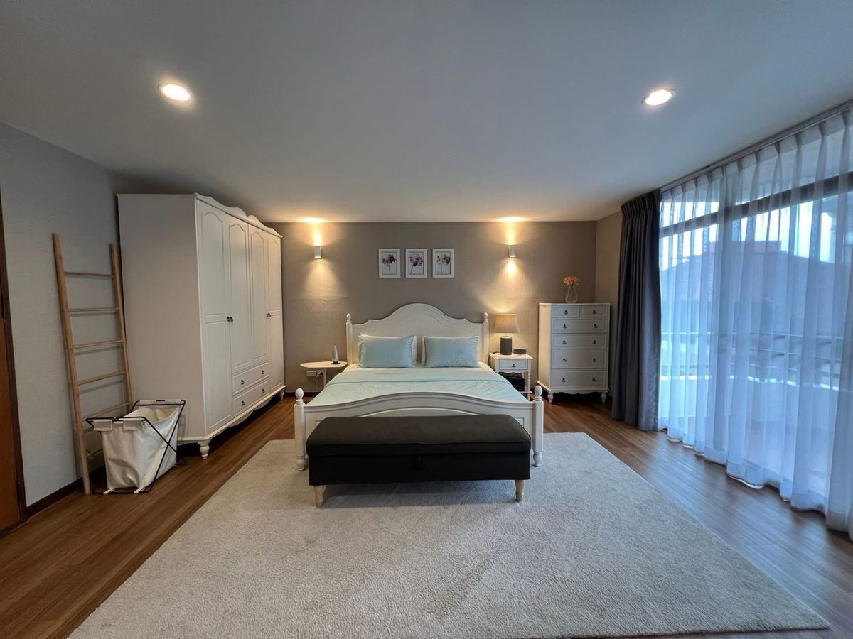 For RentTownhomePattanakan, Srinakarin : 📢👇 Baan Green Town, 5 storey townhouse, pool view, fully furnished, ready to move in