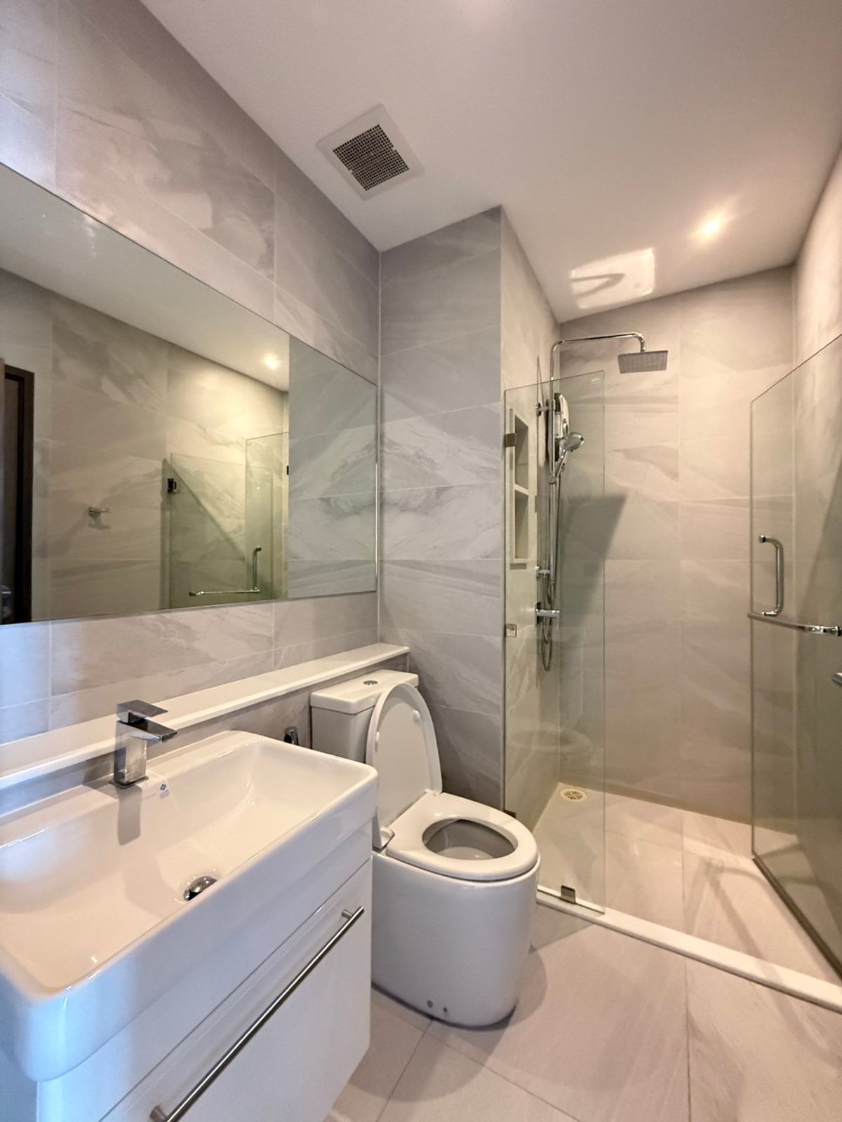 For RentCondoSukhumvit, Asoke, Thonglor : 🔥 Brand New! 1 Bedroom for Rent 35,000 BAHT at Rhythm Ekkamai Estate 🔥