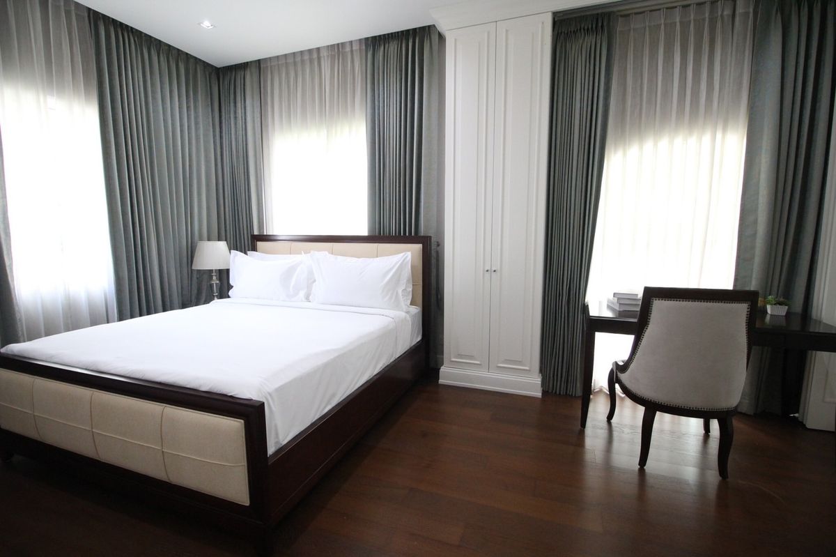 For RentHouseBangna, Bearing, Lasalle : RH090725 Luxury 2-story detached house for rent/sale 4 bedrooms NARASIRI BANGNA near Mega Bangna