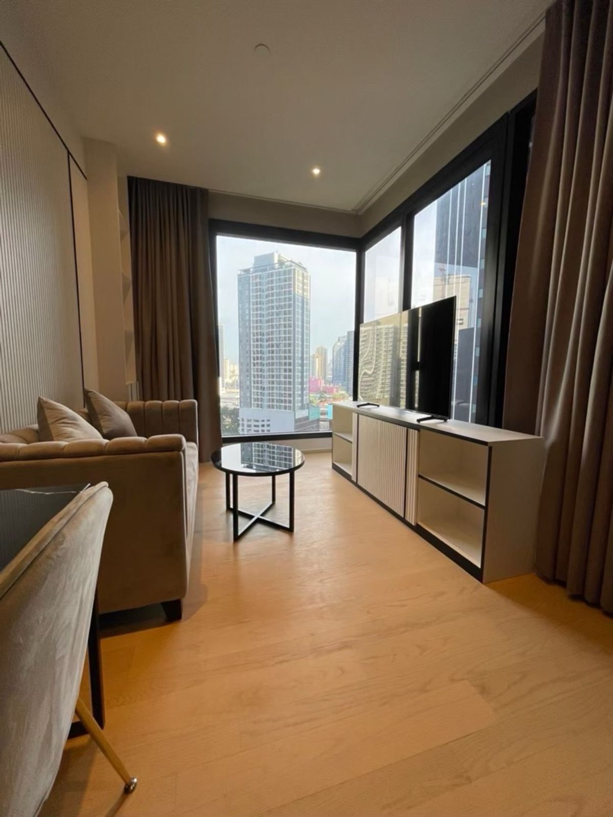 ให้เช่าคอนโดพระราม 9 เพชรบุรีตัดใหม่ RCA : Ashton Rama9🔥 For-rent 1Bedroom 
Call 084-9792464 