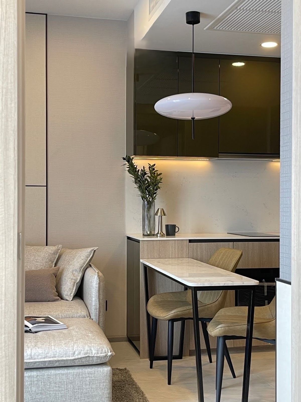 For RentCondoSiam Paragon ,Chulalongkorn,Samyan : Cooper Siam【𝐑𝐄𝐍𝐓】🔥Carefully selected furniture adds a fun touch to your space🔥  Contact Line ID: @hacondo