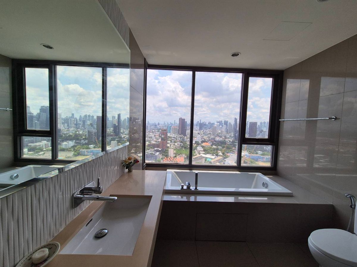 For SaleCondoSukhumvit, Asoke, Thonglor : For sell codominium 2 bedroom fully furnished high floor with river view