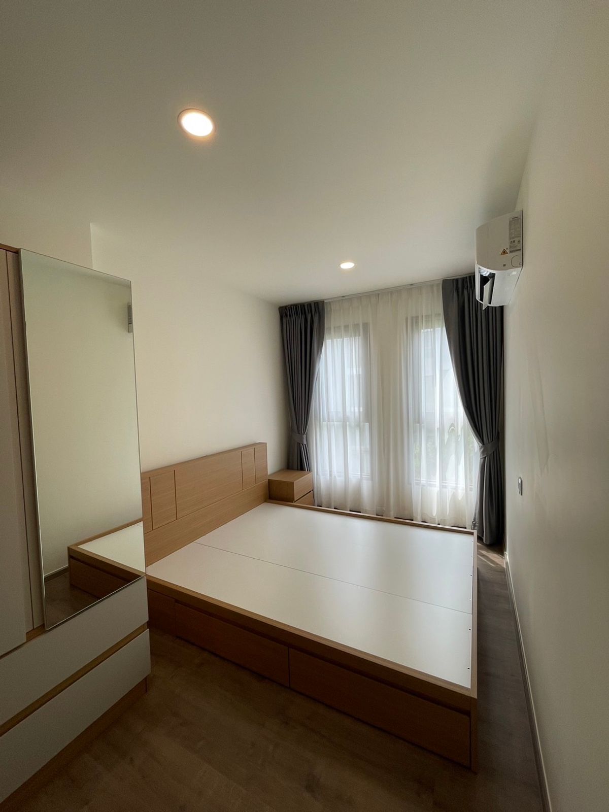 For SaleCondoPinklao, Charansanitwong : 1 bed close to Siriraj Hospital, Shuttle bus to Siriraj Hospital and MRT Bangkhunnont 081-245-7349