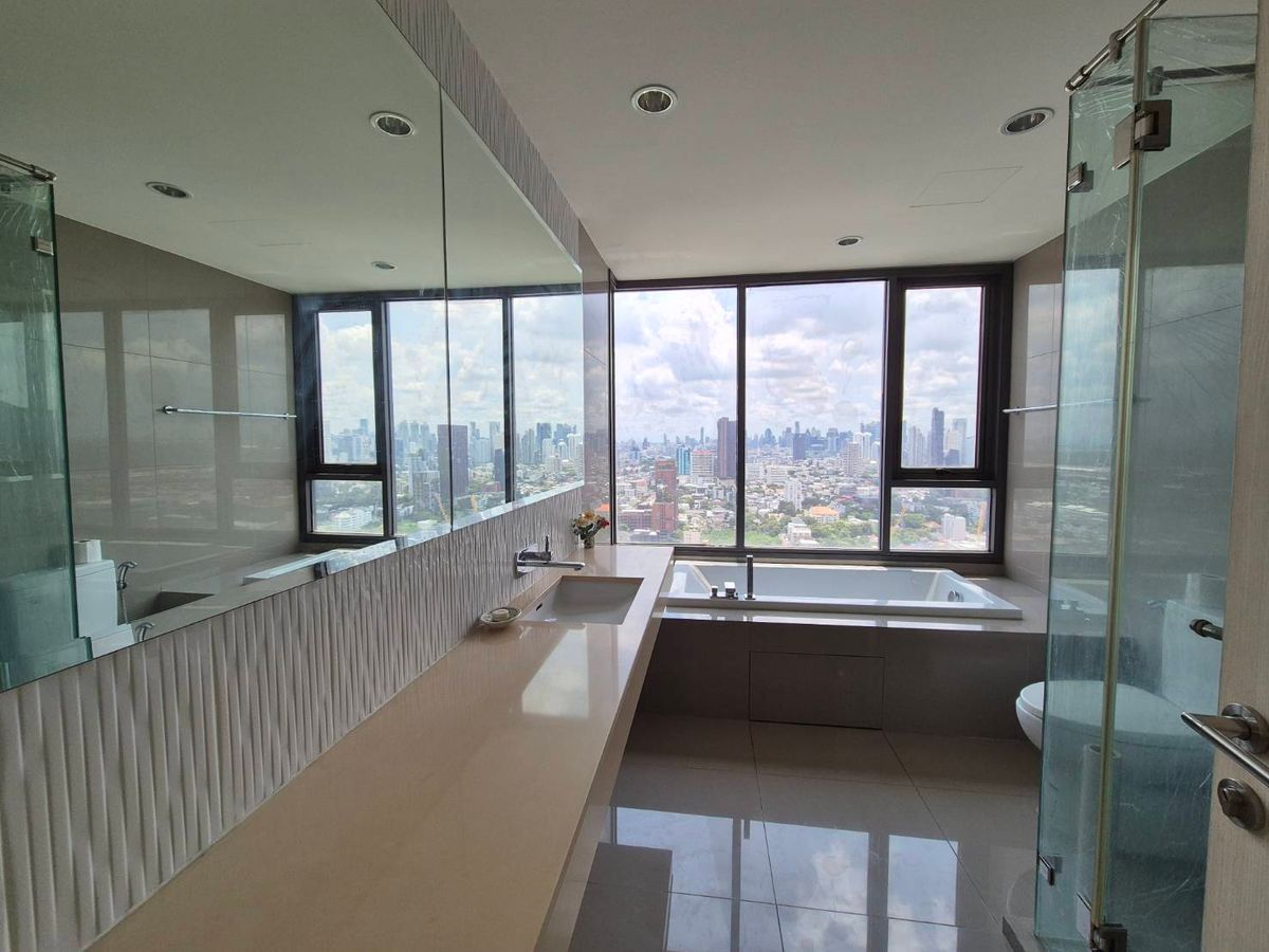 For SaleCondoSukhumvit, Asoke, Thonglor : For sell codominium 2 bedroom fully furnished high floor with river view
