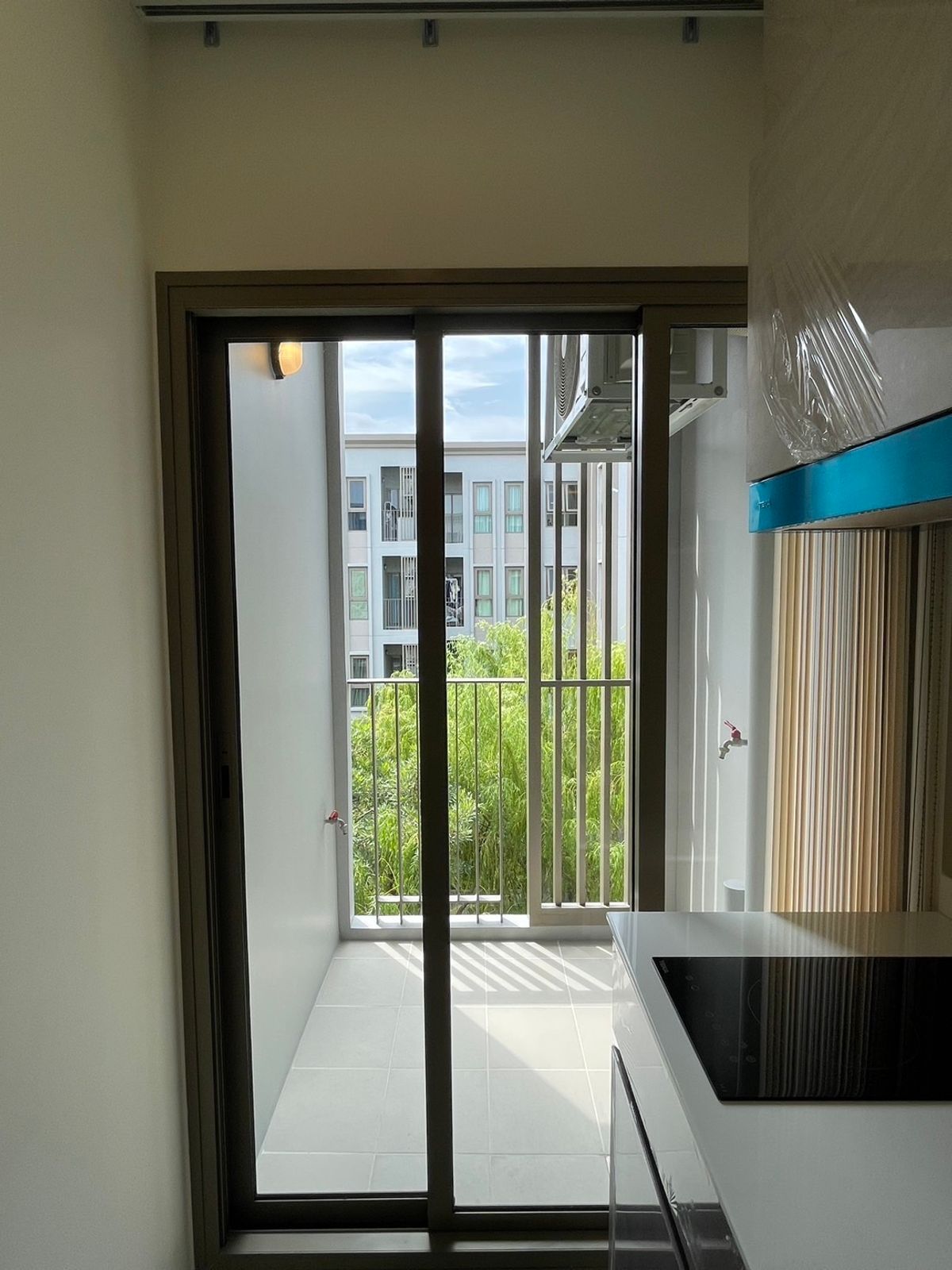 For SaleCondoPinklao, Charansanitwong : 1 bed close to Siriraj Hospital, Shuttle bus to Siriraj Hospital and MRT Bangkhunnont 081-245-7349