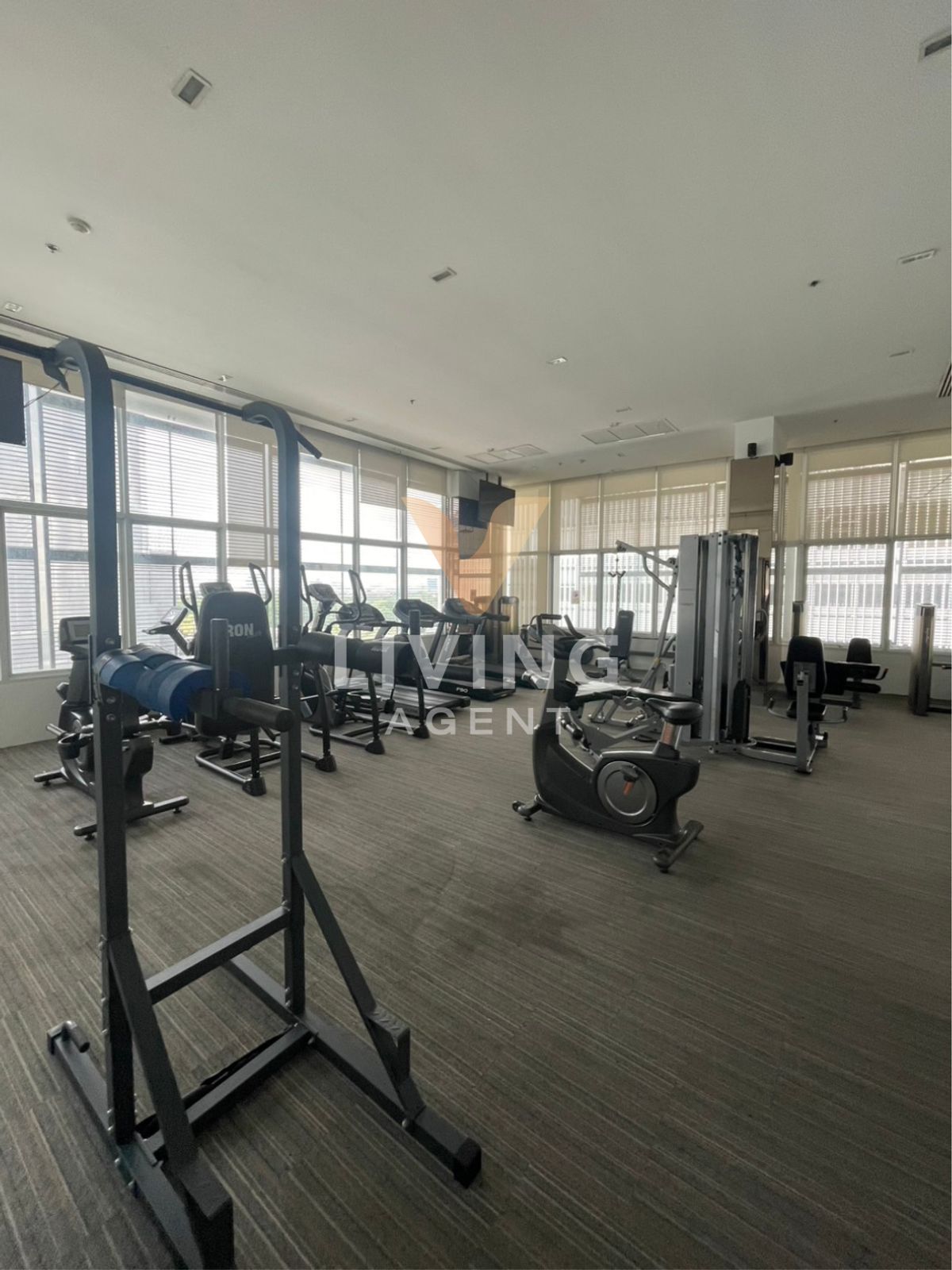 ให้เช่าคอนโดลาดพร้าว เซ็นทรัลลาดพร้าว : ให้เช่า SYM Condo รีโนเวทใหม่ ห้องสวยไม่มีรอยแผ่นดินไหว 35 ตรม. พร้อมเฟอร์นิเจอร์พร้อมเข้าอยู่ ใกล้ MRT / BTS ตลาดจตุจักร เซ็นทรัล ลาดพร้าว