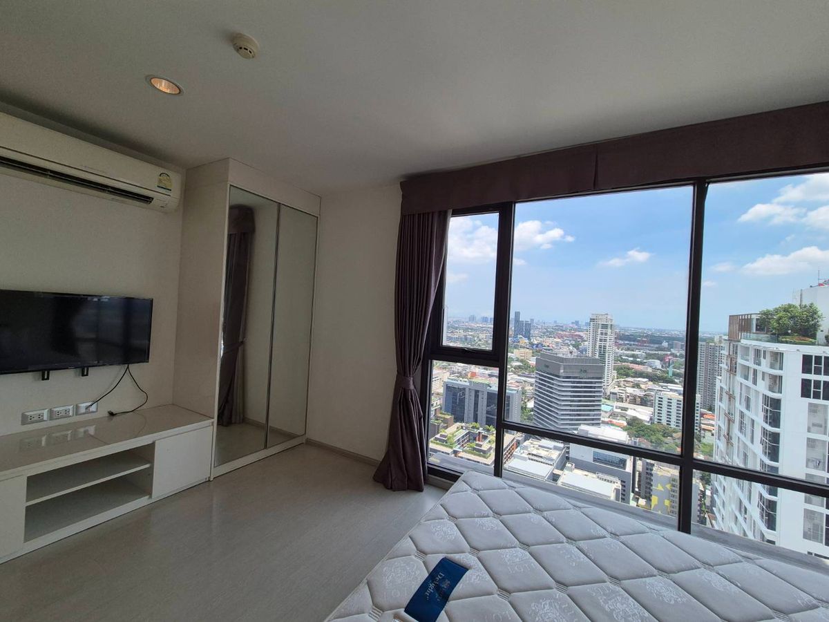 For SaleCondoSukhumvit, Asoke, Thonglor : For sell codominium 2 bedroom fully furnished high floor with river view