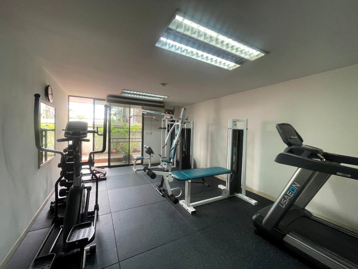 For RentCondoSathorn, Narathiwat : Baฟn Pruksa Siri Suanplu Condo, 2nd floor, 138 sqm, 3 bedrooms, 3 bathrooms ready to move in