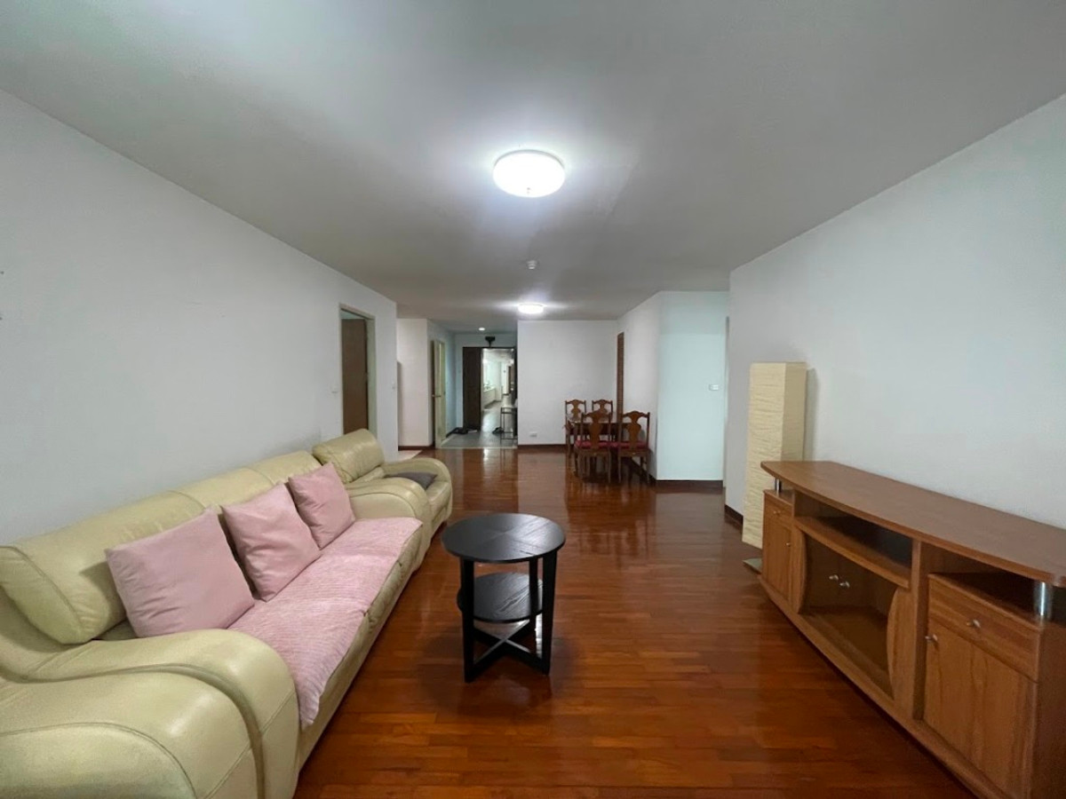 For RentCondoSathorn, Narathiwat : Baฟn Pruksa Siri Suanplu Condo, 2nd floor, 138 sqm, 3 bedrooms, 3 bathrooms ready to move in