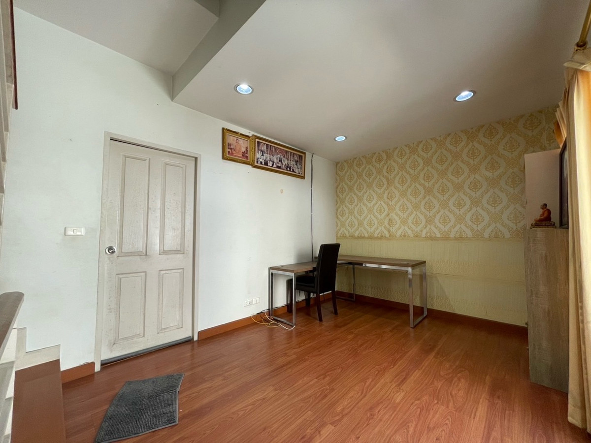 For RentTownhomeEakachai, Bang Bon : House for rent, Klang Muang, Sathorn, Taksin, near BTS Wutthakat, The Mall Tha Phra.