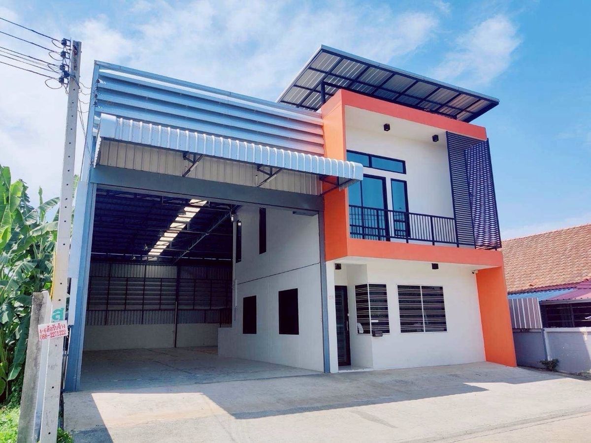 For RentWarehousePathum Thani,Rangsit, Thammasat : Warehouse for rent, Lam Luk Ka, Khlong 4, total usable area 400 sq m., has a 2-story office, size 175 sq m., usable area in the warehouse 220 sq m., fenced around the edge. You can do a factory in the purple area.