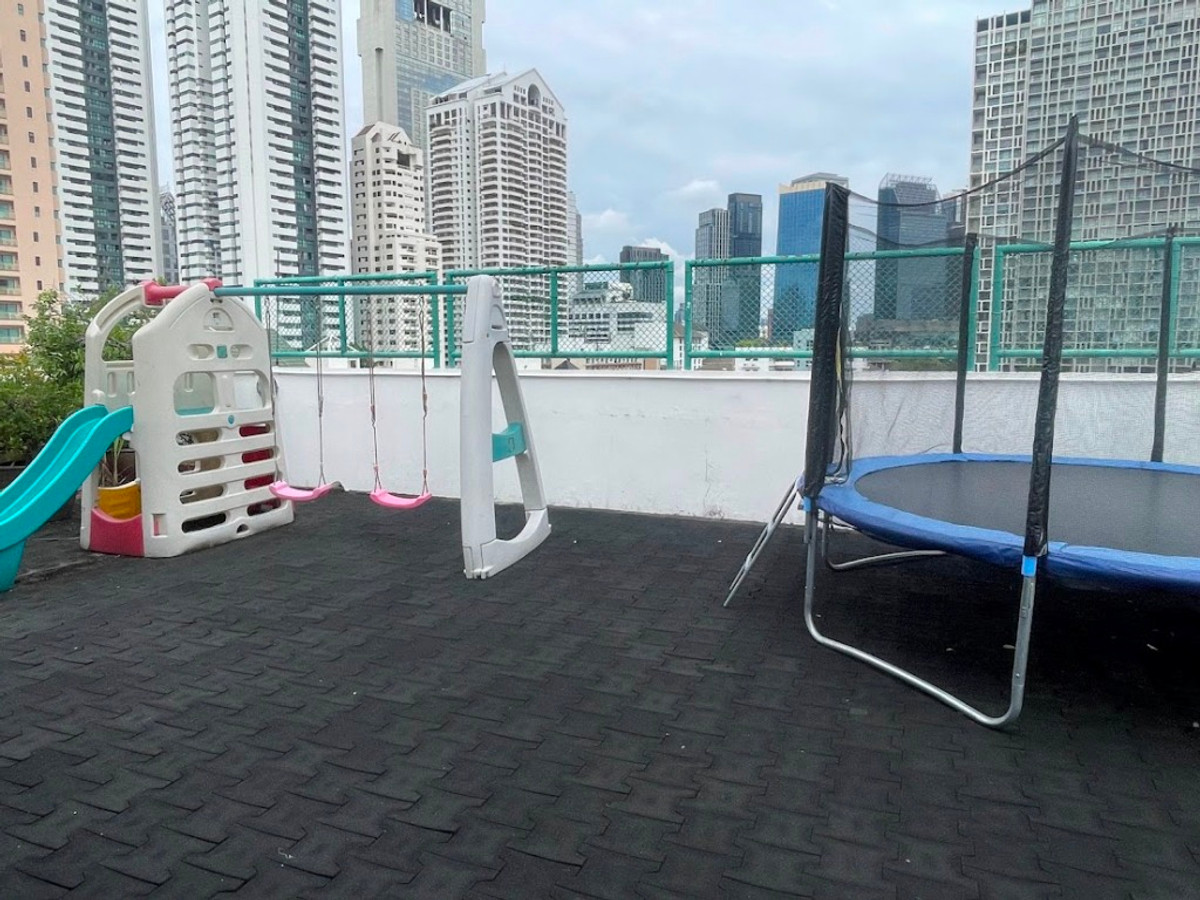 For RentCondoSathorn, Narathiwat : Baฟn Pruksa Siri Suanplu Condo, 2nd floor, 138 sqm, 3 bedrooms, 3 bathrooms ready to move in