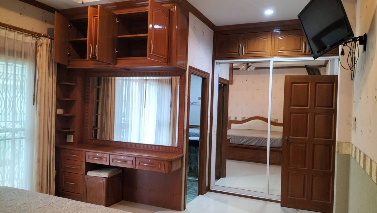 For RentHousePattaya, Bangsaen, Chonburi : House for rent, 5 bedrooms, 7 bathrooms, with pool, in Chalita Village 1, ready to move in (S03-2112)