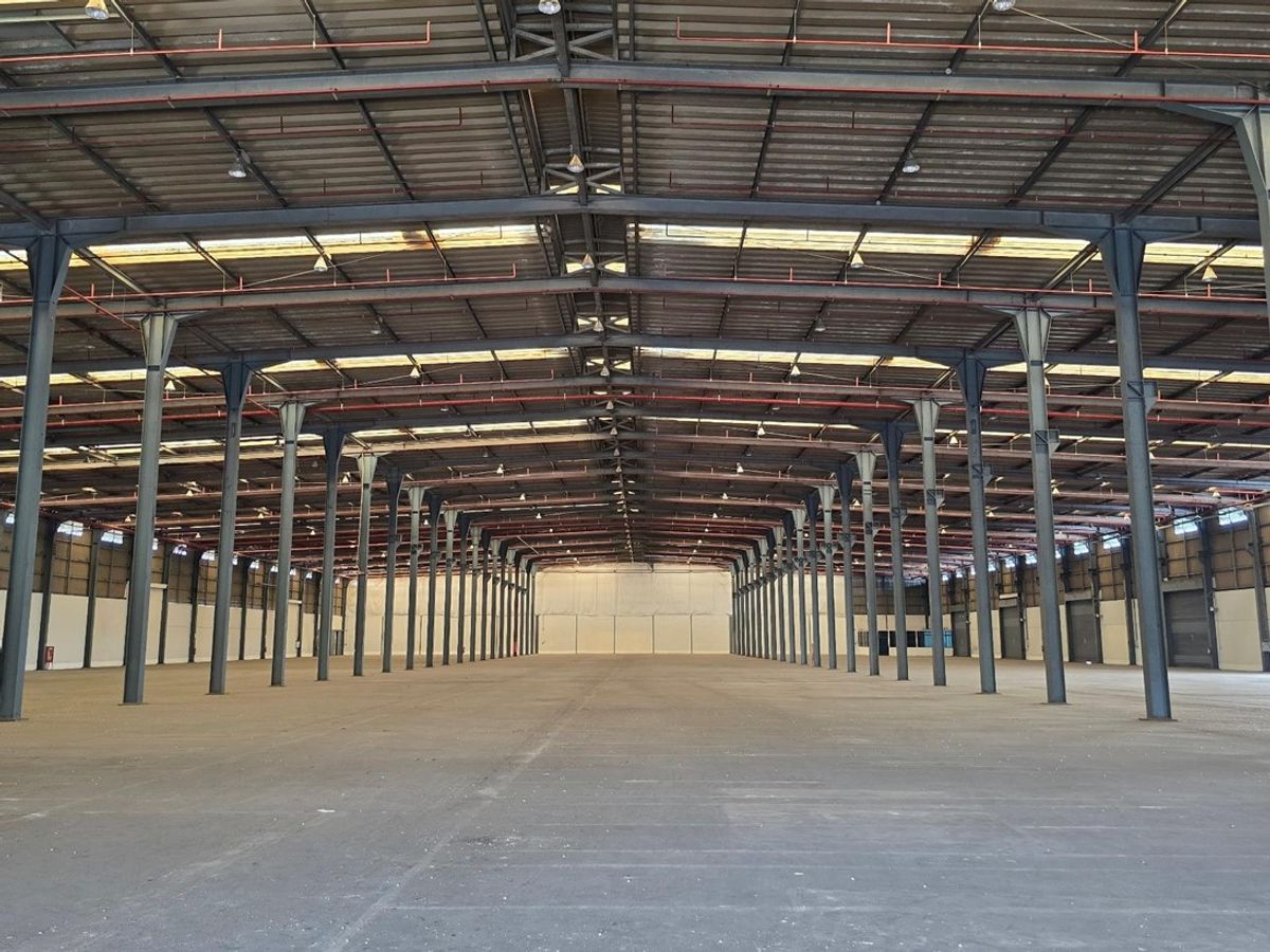 ให้เช่าโกดังสมุทรปราการ สำโรง : Warehouse for rent on Teparak Road, Bang Sao Thong, area 4,901 sqm and 11,910 sqm