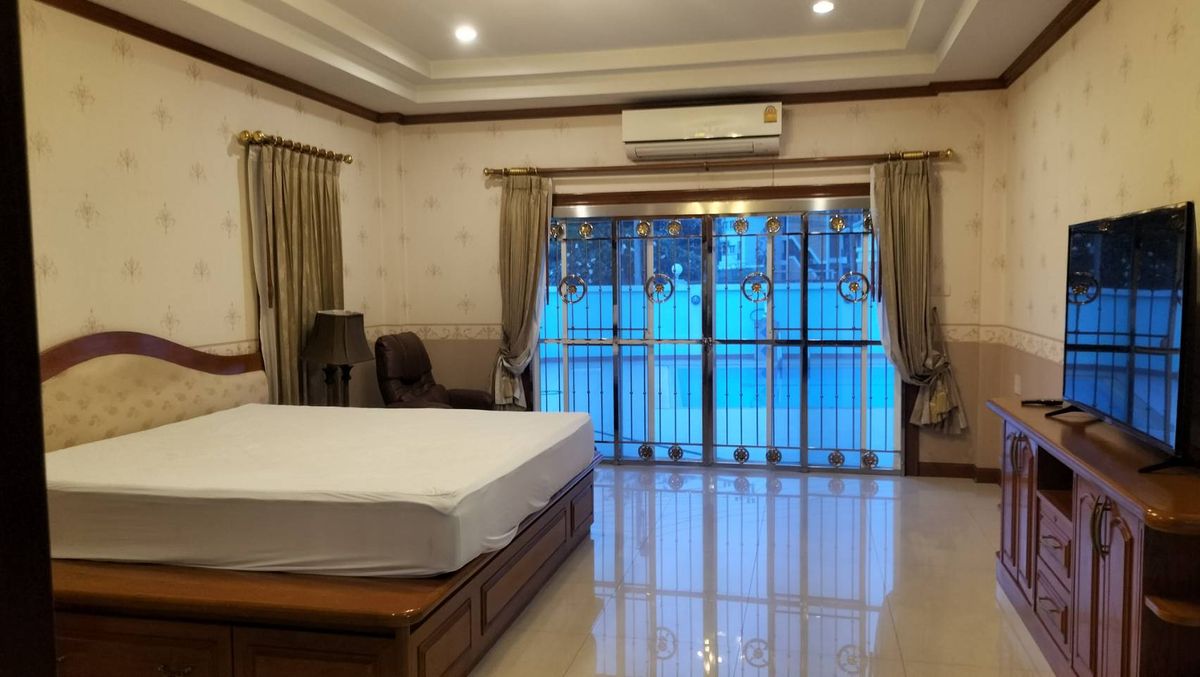 For RentHousePattaya, Bangsaen, Chonburi : House for rent, 5 bedrooms, 7 bathrooms, with pool, in Chalita Village 1, ready to move in (S03-2112)