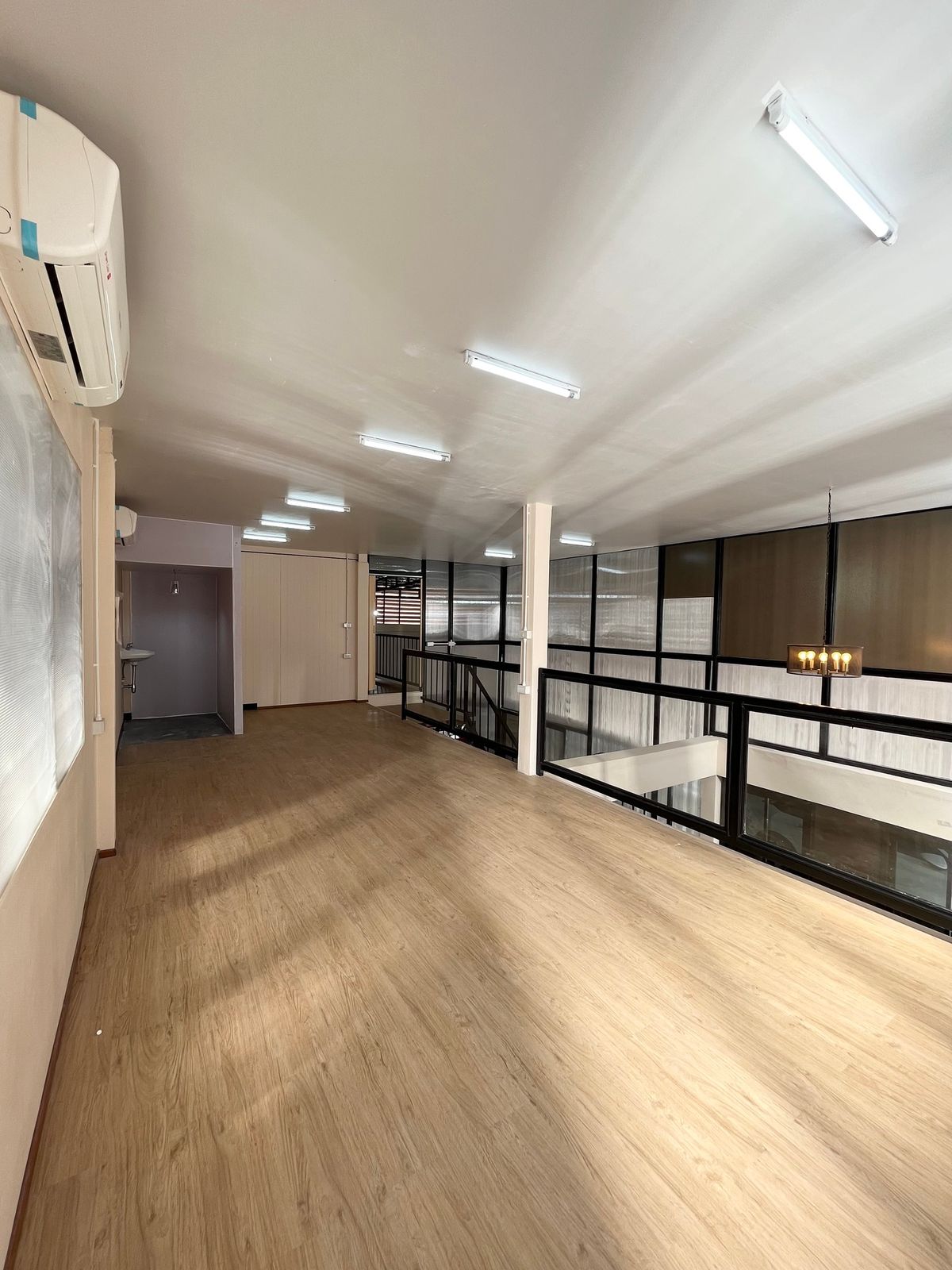 ให้เช่าโกดังรัชดา ห้วยขวาง : ให้เช่าโกดัง โซนรัชดาภิเษก ใกล้เซ็นทรัล พระราม 9 เพียง 4 นาที