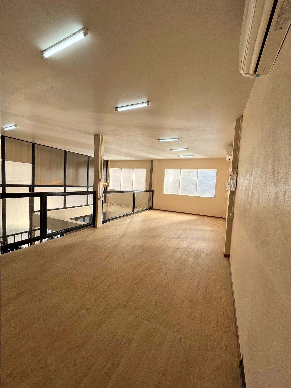 ให้เช่าโกดังรัชดา ห้วยขวาง : ให้เช่าโกดัง โซนรัชดาภิเษก ใกล้เซ็นทรัล พระราม 9 เพียง 4 นาที