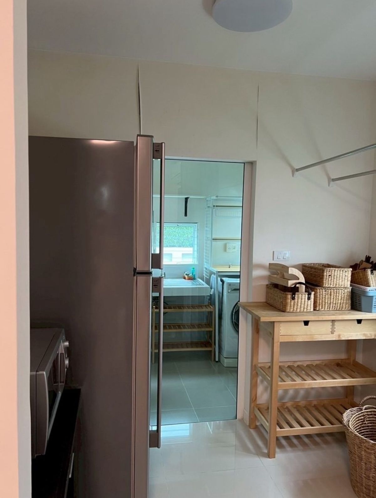 ให้เช่าบ้านลาดกระบัง สุวรรณภูมิ : ปล่อยเช่า บ้านใหม่ เฟอร์ครบ หิ้วกระเป๋าเข้าอยู่ได้ทันที  🌳🐕🐹 เลี้ยงสุนัข–แมวได้  มัณฑนา อ่อนนุช-วงแหวน 3