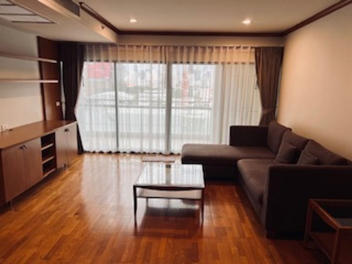 For RentCondoSathorn, Narathiwat : Natural Place SUITE 1 Bedroom, 1 Bathroom, about 78 sqm. Decorated with wooden style near One Bangkok and Lumpini Park.