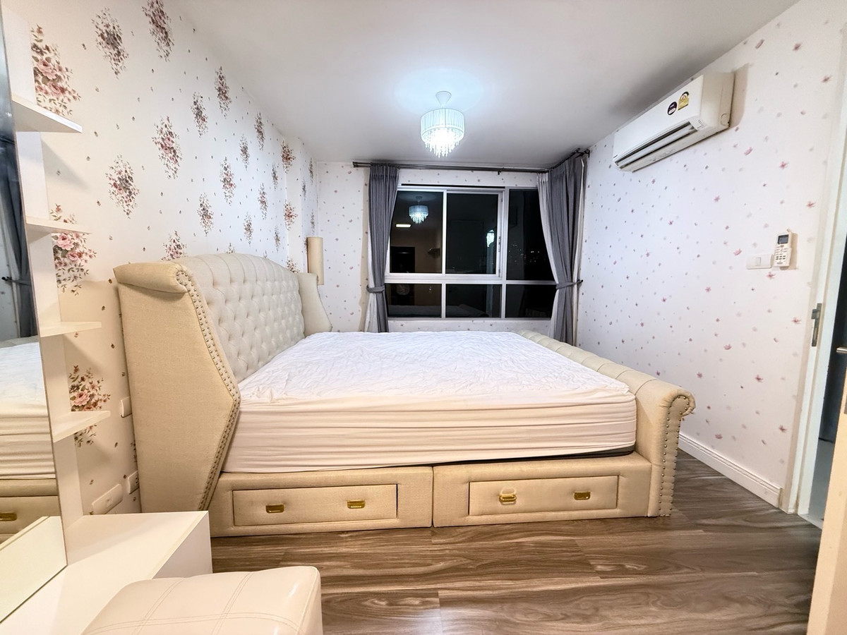 ให้เช่าคอนโดสุขุมวิท อโศก ทองหล่อ : ให้เช่าด่วนพร้อมย้ายเข้าพัก คอนโด เดอะ โคลเวอร์ ทองหล่อ ชั้น 4 ตึก A ขนาด 36 ตรม 1 ห้องนอน 1 ห้องน้ำ ราคา 15,000 บาท ติดเจ อเวนิว ทองหล่อ ติดสน.ทองหล่อ ใกล้ BTS ทองหล่อ อยู่ในซอยทองหล่อ 18 ใจกลางทองหล่อ ใกล้BTS ทองหล่อ   