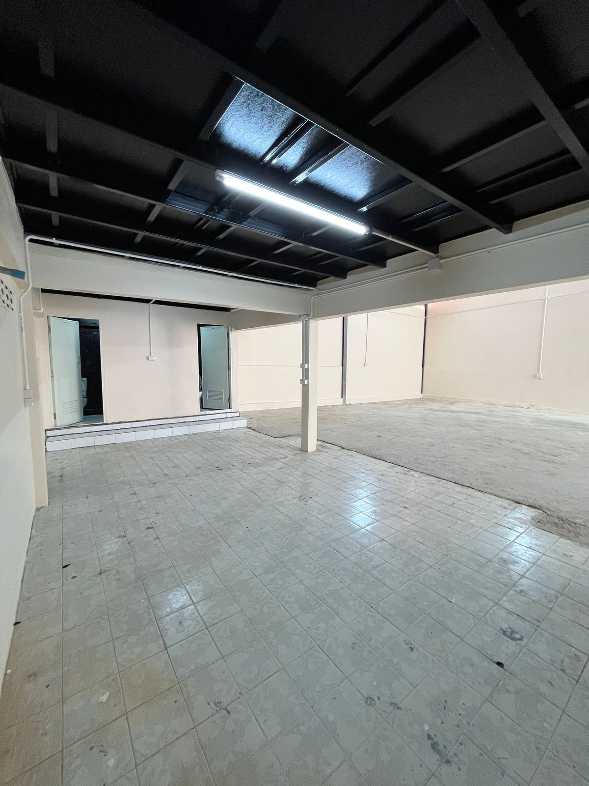 ให้เช่าโกดังรัชดา ห้วยขวาง : ให้เช่าโกดัง โซนรัชดาภิเษก ใกล้เซ็นทรัล พระราม 9 เพียง 4 นาที