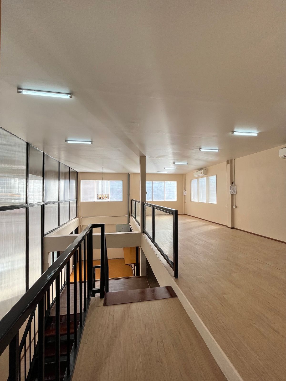 ให้เช่าโกดังรัชดา ห้วยขวาง : ให้เช่าโกดัง โซนรัชดาภิเษก ใกล้เซ็นทรัล พระราม 9 เพียง 4 นาที