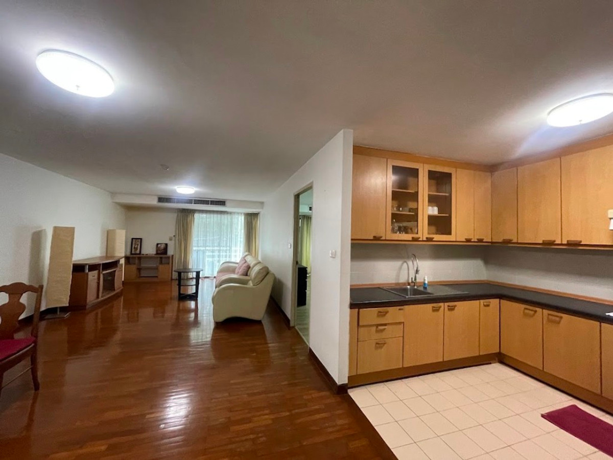 For RentCondoSathorn, Narathiwat : Baฟn Pruksa Siri Suanplu Condo, 2nd floor, 138 sqm, 3 bedrooms, 3 bathrooms ready to move in