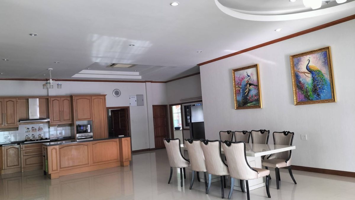 For RentHousePattaya, Bangsaen, Chonburi : House for rent, 5 bedrooms, 7 bathrooms, with pool, in Chalita Village 1, ready to move in (S03-2112)