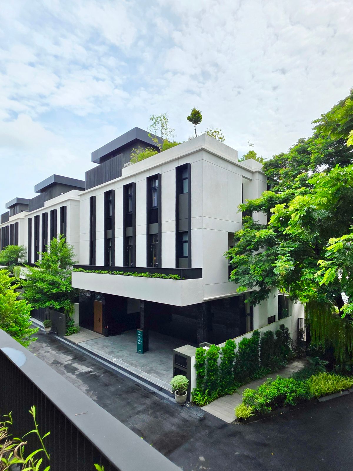 ขายบ้านรามคำแหง หัวหมาก : 🚀 Arna พระราม9 (ขนาดใหญ่สุด) - บ้านเดี่ยว4ชั้น 56ตร.วา 611ตรม. 4นอน5น้ำ4จอด 092-545-6151 (ทิม)