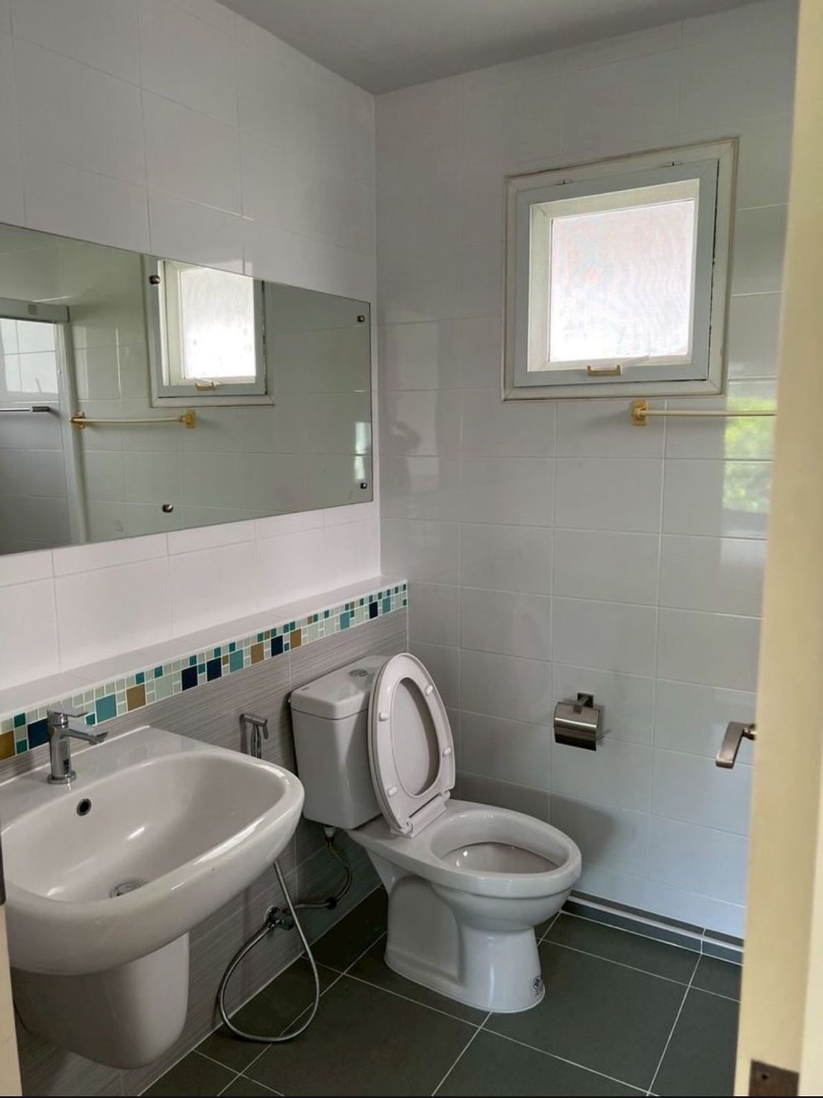 ให้เช่าบ้านลาดกระบัง สุวรรณภูมิ : ปล่อยเช่า บ้านใหม่ เฟอร์ครบ หิ้วกระเป๋าเข้าอยู่ได้ทันที  🌳🐕🐹 เลี้ยงสุนัข–แมวได้  มัณฑนา อ่อนนุช-วงแหวน 3