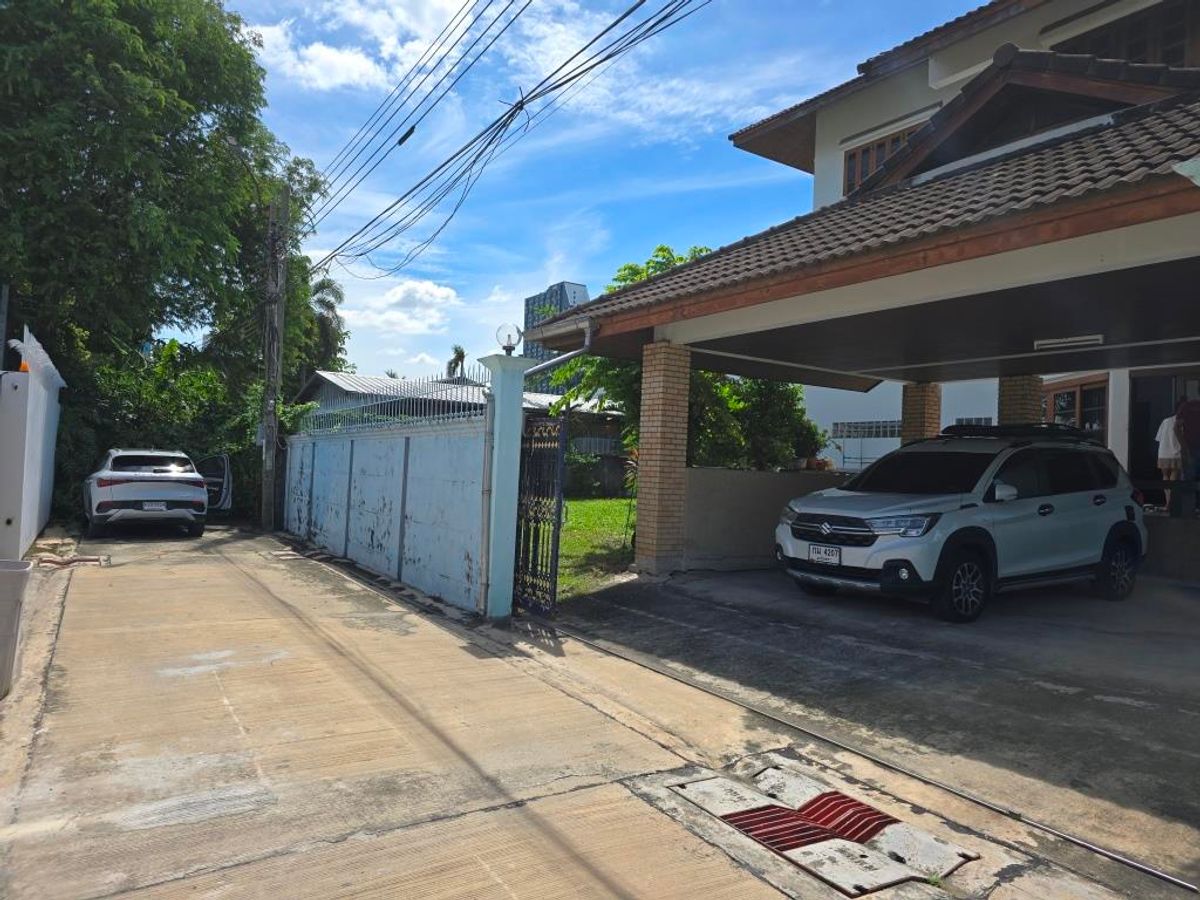 For SaleHouseOnnut, Udomsuk : 3-storey detached house for sale, 3 bedrooms 86/5 Soi Sukhumvit 56 Intersection 3-1 near Muscle Factory Gym