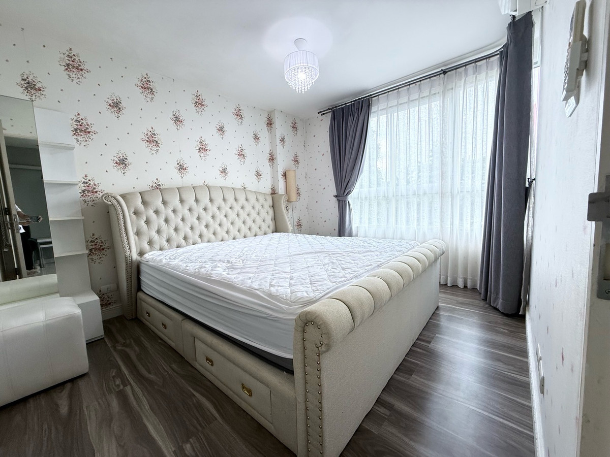 ให้เช่าคอนโดสุขุมวิท อโศก ทองหล่อ : ให้เช่าด่วนพร้อมย้ายเข้าพัก คอนโด เดอะ โคลเวอร์ ทองหล่อ ชั้น 4 ตึก A ขนาด 36 ตรม 1 ห้องนอน 1 ห้องน้ำ ราคา 15,000 บาท ติดเจ อเวนิว ทองหล่อ ติดสน.ทองหล่อ ใกล้ BTS ทองหล่อ อยู่ในซอยทองหล่อ 18 ใจกลางทองหล่อ ใกล้BTS ทองหล่อ   