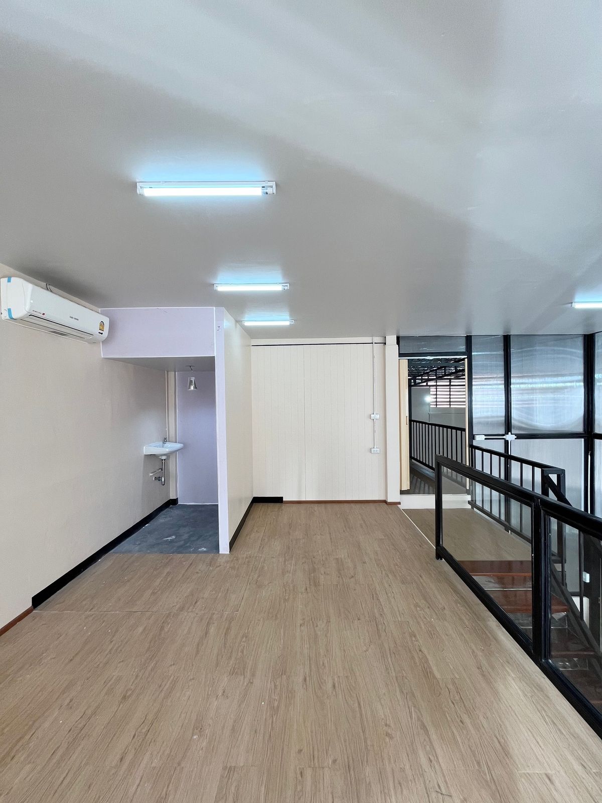 ให้เช่าโกดังรัชดา ห้วยขวาง : ให้เช่าโกดัง โซนรัชดาภิเษก ใกล้เซ็นทรัล พระราม 9 เพียง 4 นาที