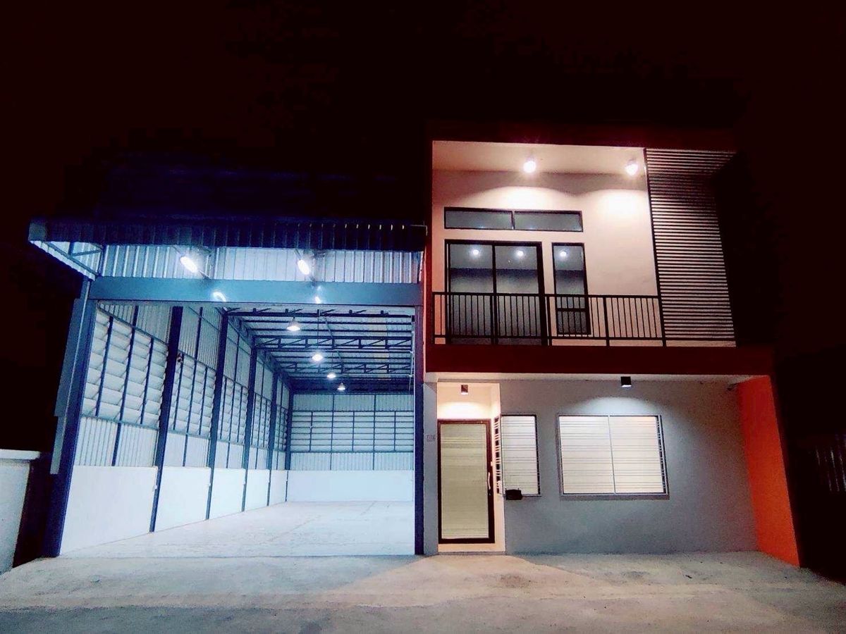 For RentWarehousePathum Thani,Rangsit, Thammasat : Warehouse for rent, Lam Luk Ka, Khlong 4, total usable area 400 sq m., has a 2-story office, size 175 sq m., usable area in the warehouse 220 sq m., fenced around the edge. You can do a factory in the purple area.