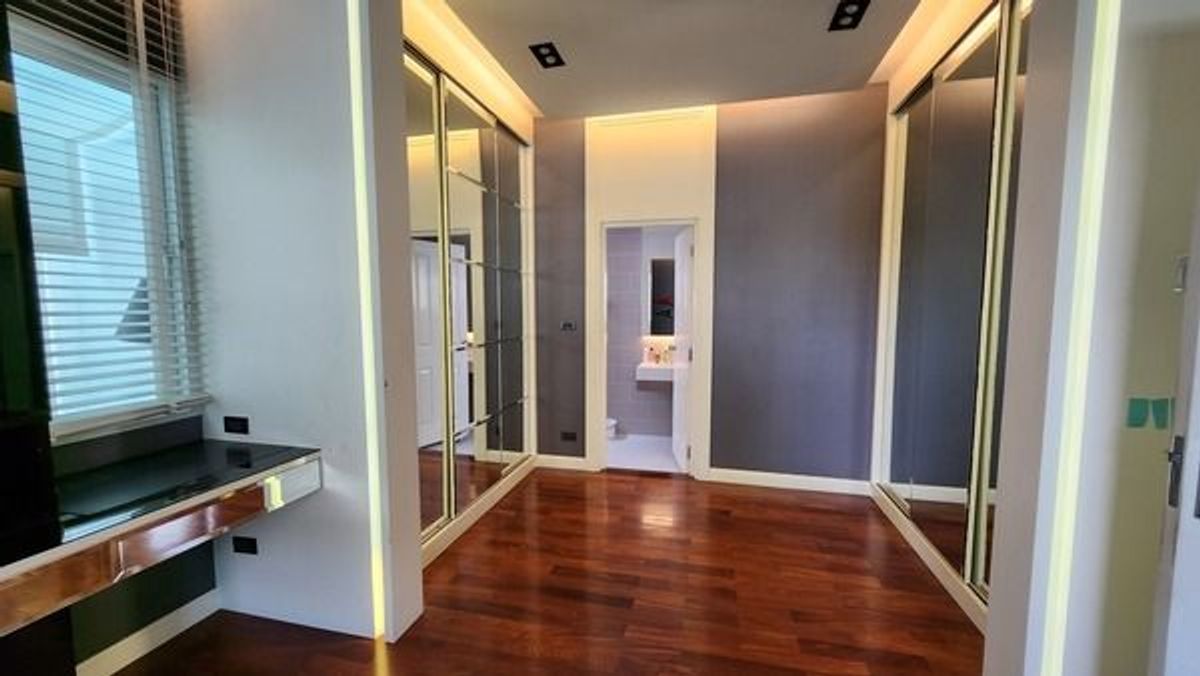 For SaleHouseNawamin, Ramindra : After the corner 94.9 sq. 6 beds, 7 water houses, 3-storey house, Casa Legend Kaset-Nawamin