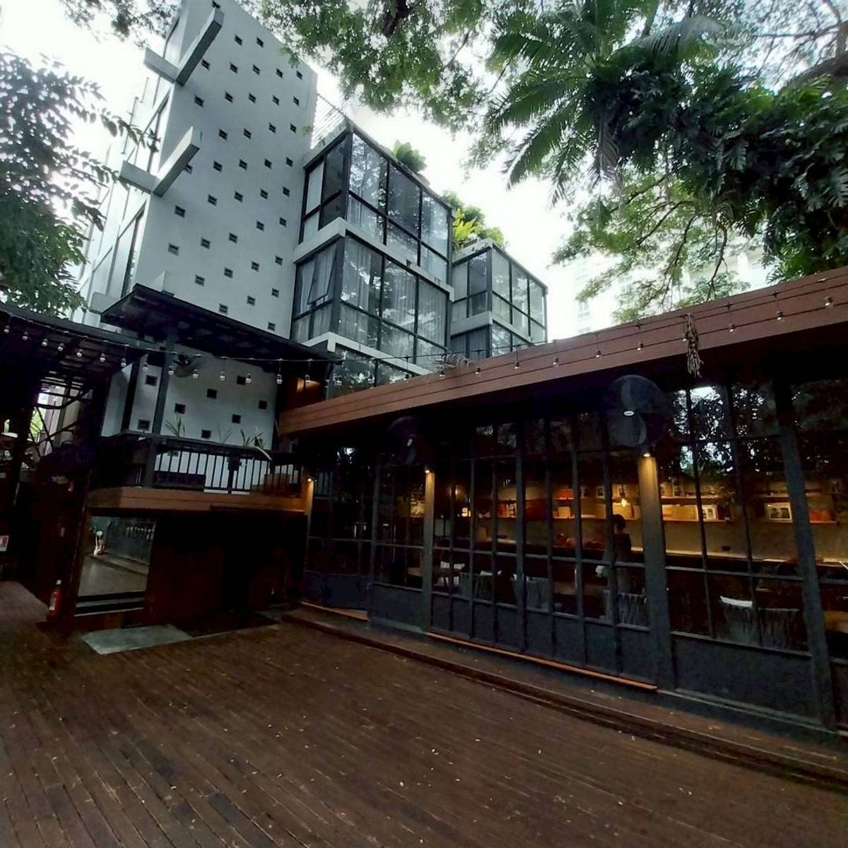 For RentRetail SpaceSathorn, Narathiwat : Sathorn rental area, suitable for restaurants | 300K | 500 SQ.M. | 086-9299929 Punny