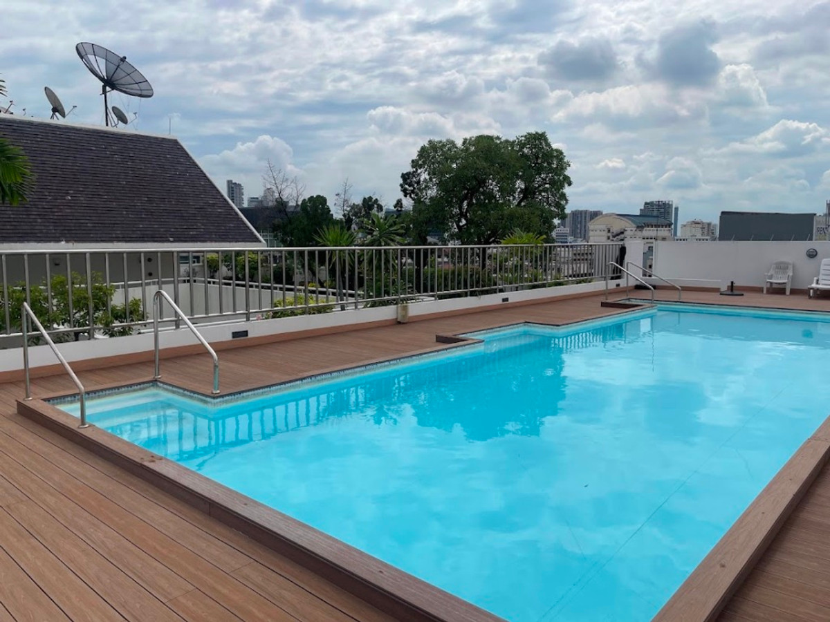 For RentCondoSathorn, Narathiwat : Baฟn Pruksa Siri Suanplu Condo, 2nd floor, 138 sqm, 3 bedrooms, 3 bathrooms ready to move in